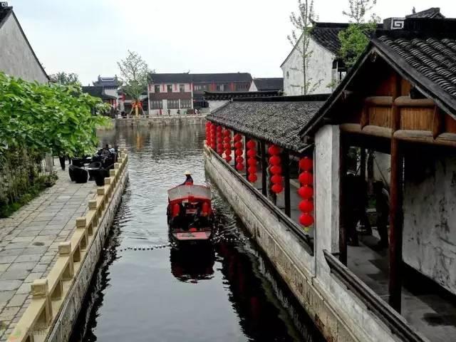 穆芮锋标新立异热血青春 绽放亚洲红人盛典现场